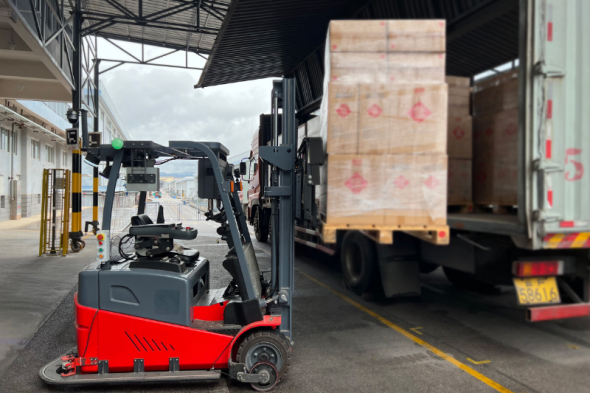 AGV loading and unloading system  